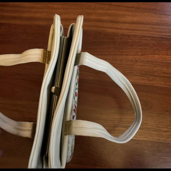 Vintage 1960s Carpet Bag Needlepoint Floral Handbag - Picture 8 of 11